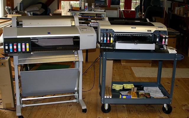In-house or Outsource? A Quick Guide to Efficient Printing